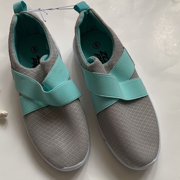 𝅺🌟nwt ZONE PRO Lightweight Sneakers Stretch Top Band Slip On🌟 - Picture 2 of 5